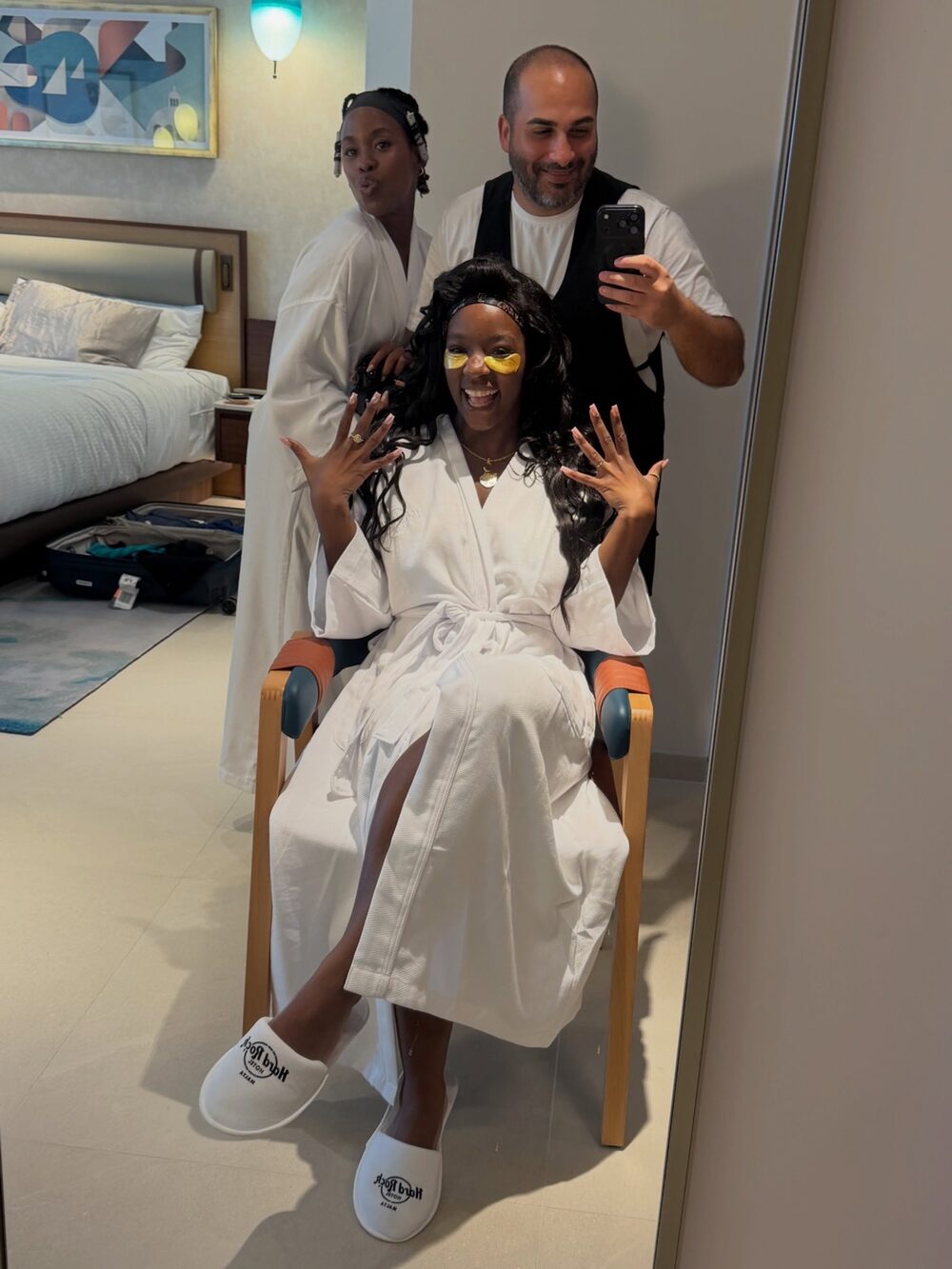Francesco styling a client in her hotel suite
